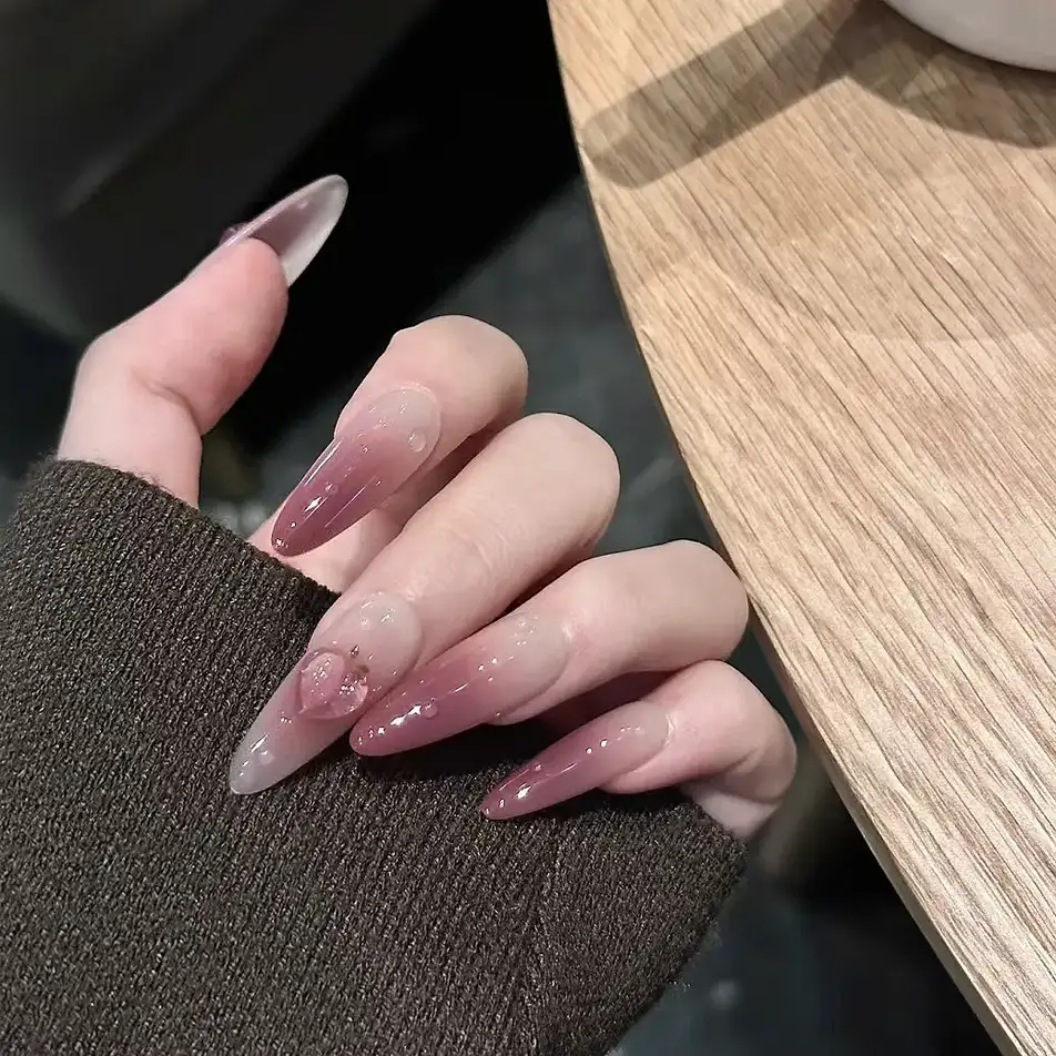 mẫu nail ombre tím thư thái, dễ chịu