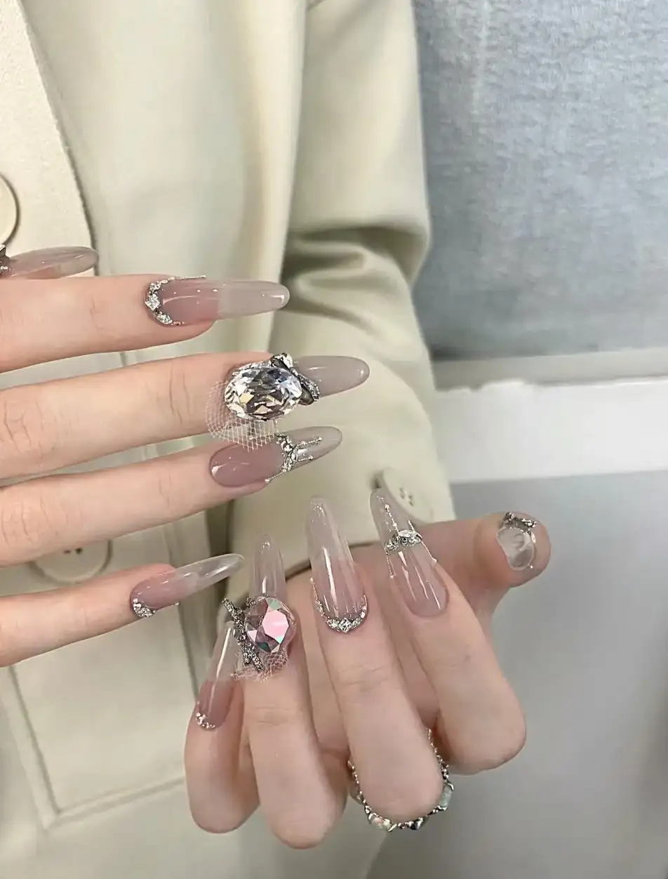 mẫu nail ombre nhẹ nhàng, thư thái