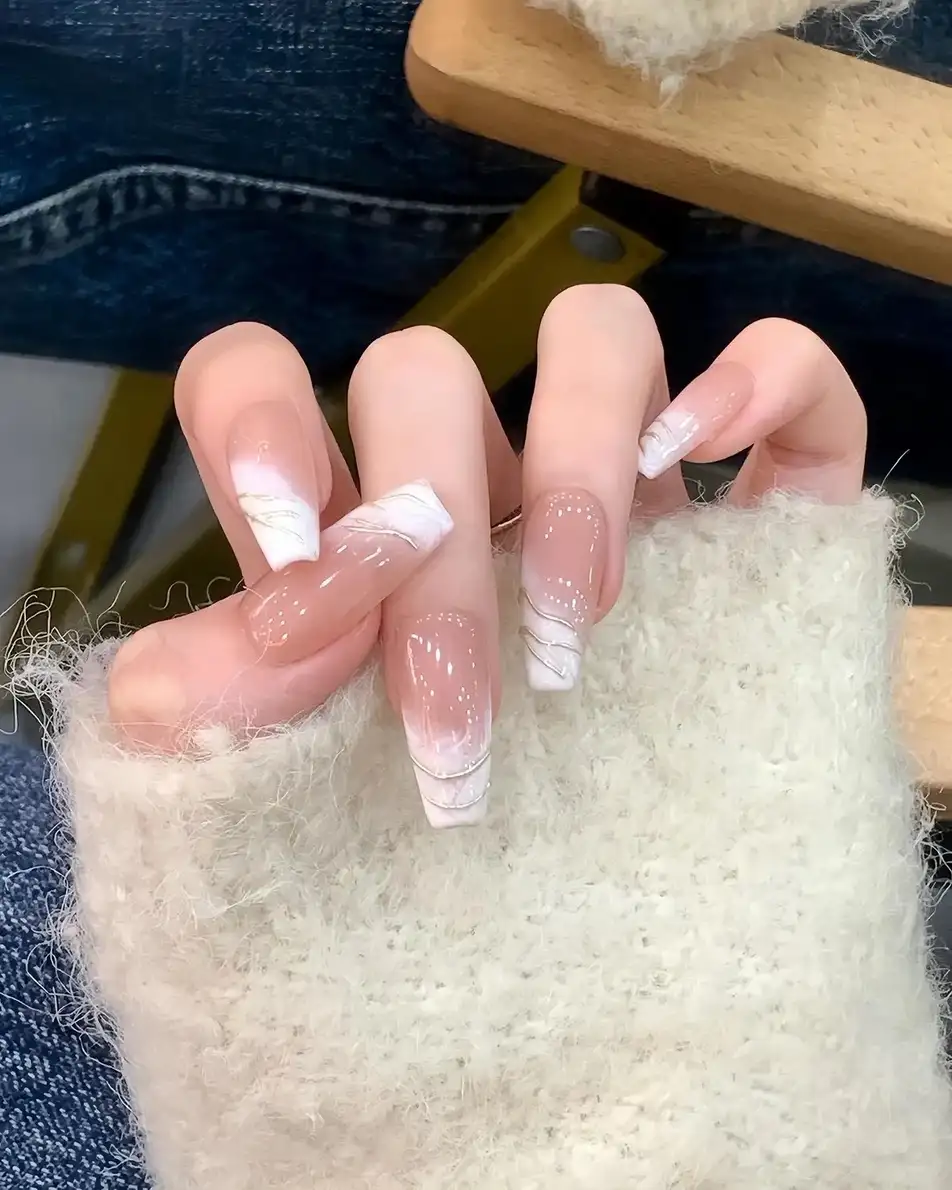 mẫu nail ombre trắng sáng