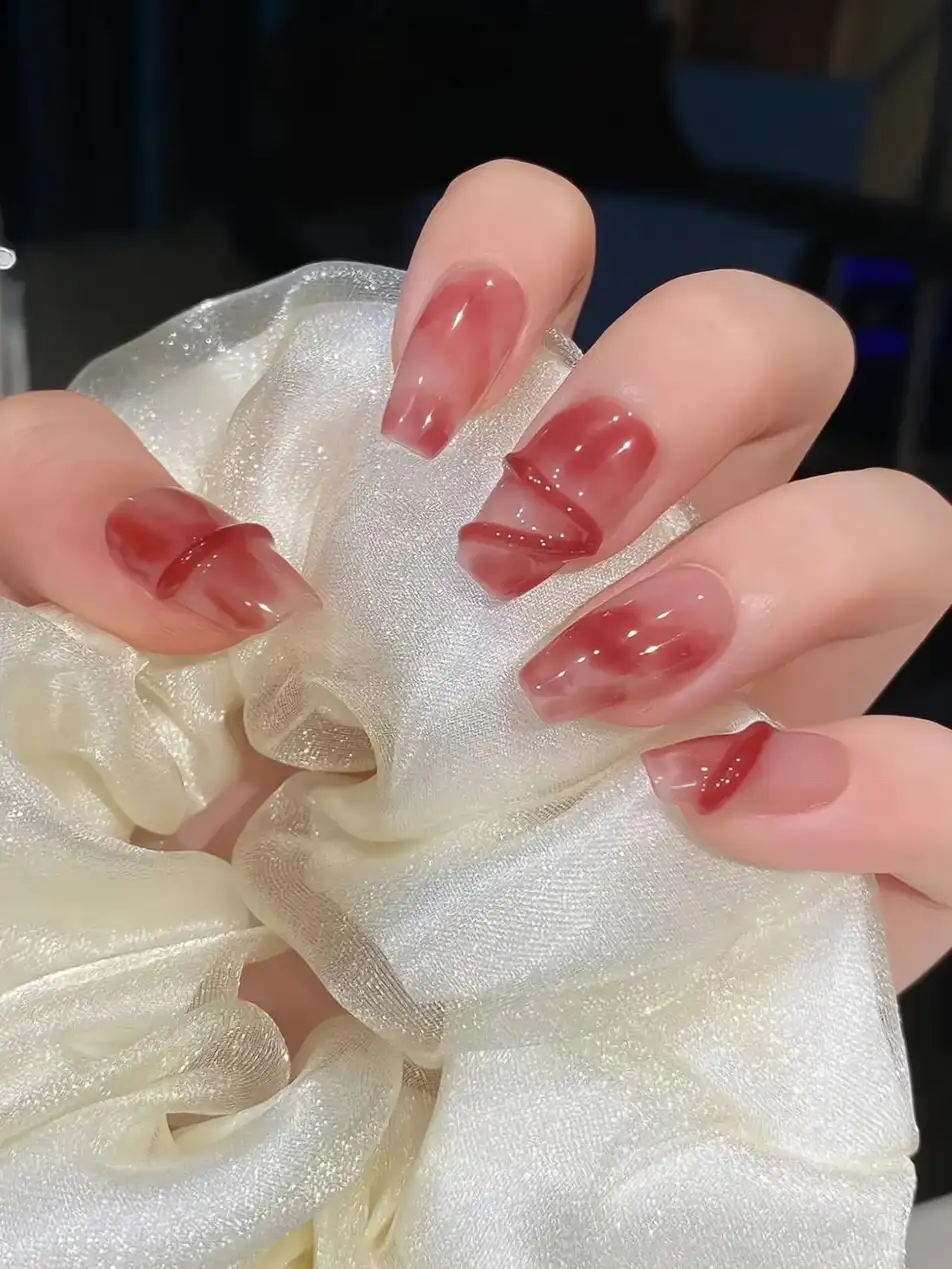 mẫu nail ombre đỏ quyến rũ