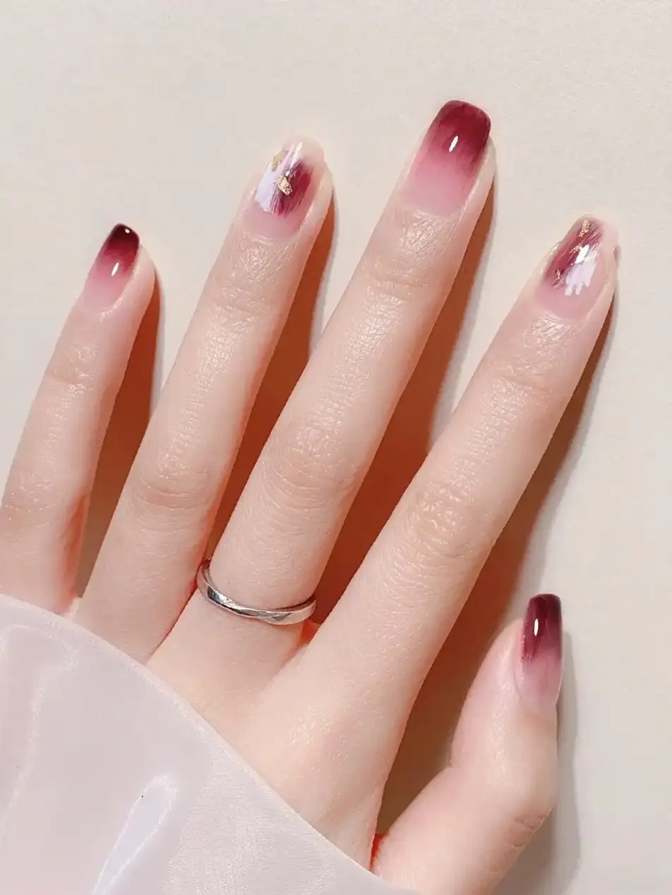 mẫu nail ombre đỏ nổi bật, thu hút