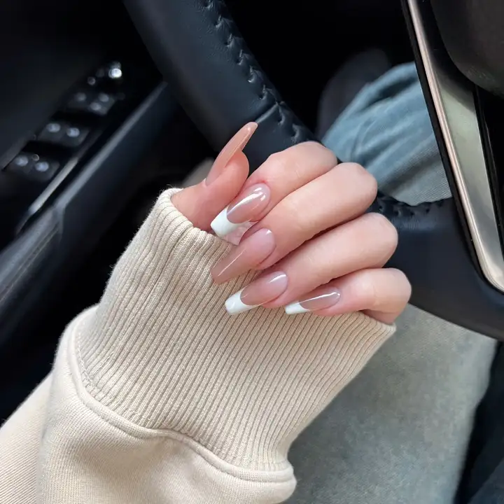 những mẫu nail sơn đầu móng phong cách