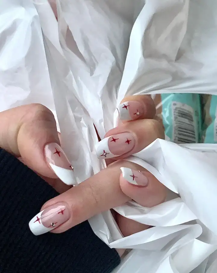 mẫu nail sơn đầu móng sang trọng