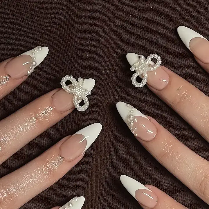 mẫu nail sơn đầu móng trắng độc đáo