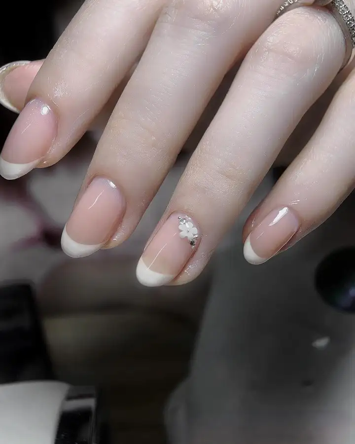 các mẫu nail sơn đầu móng tinh tế 