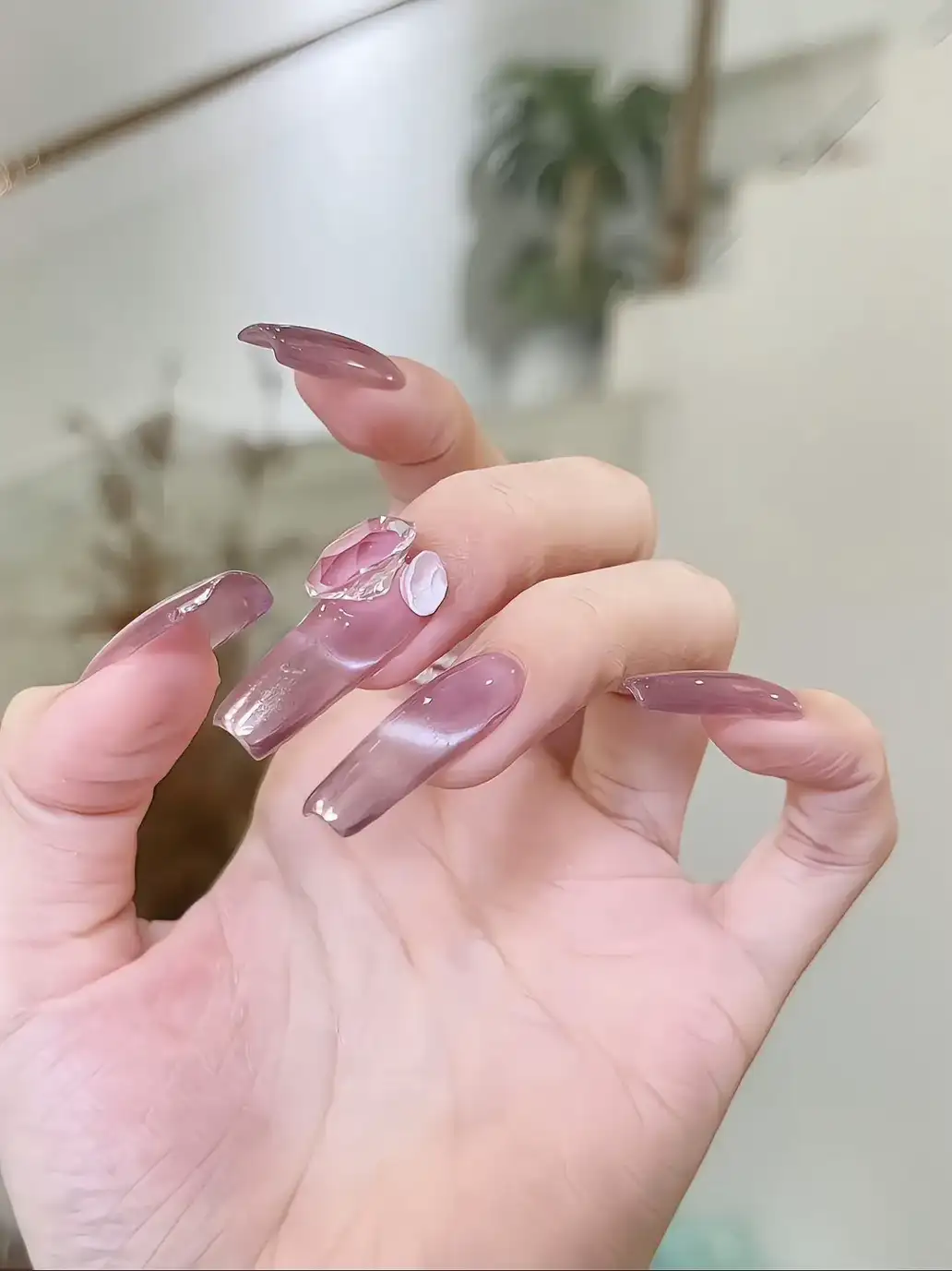 mẫu nail sơn thạch hồng đính đá hoàn hảo