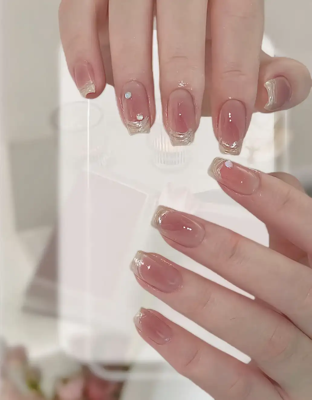 mẫu nail sơn thạch đính đá sang chảnh