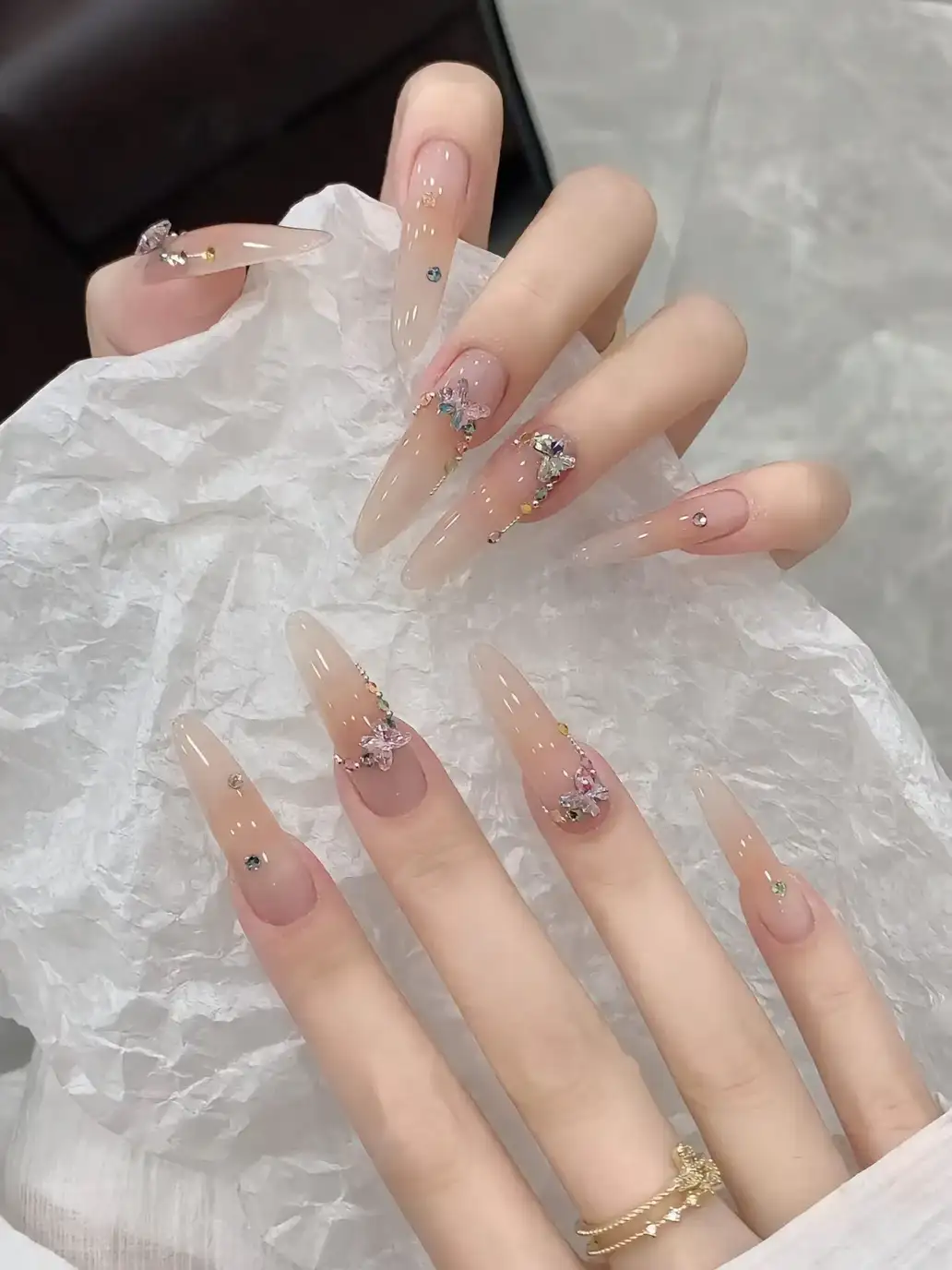 nhẹ nhàng mẫu nail sơn thạch đính đá độc đáo