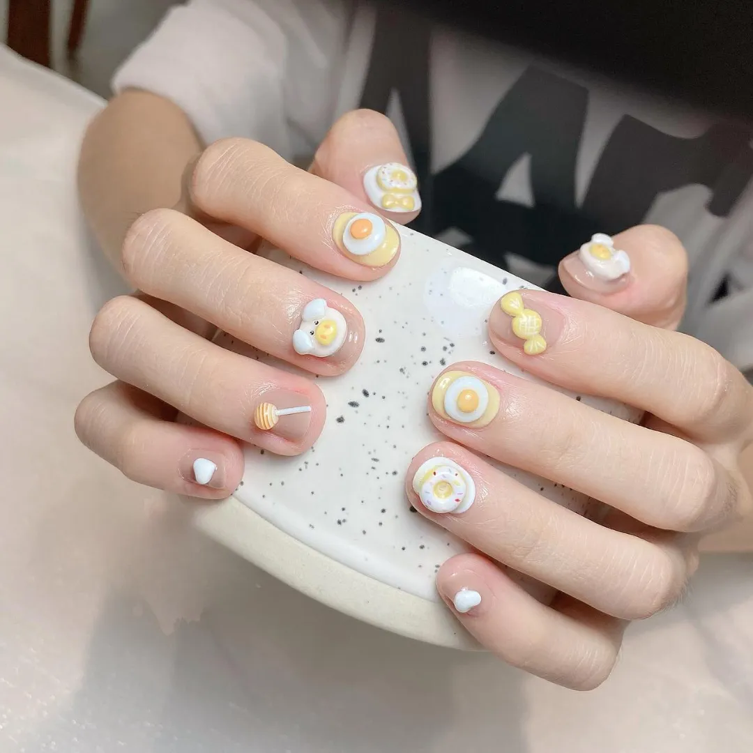 Một chút dễ thương với kiểu nail tay móng ngắn