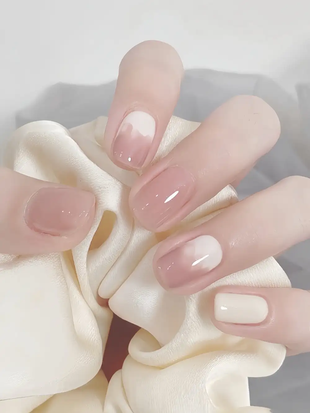 mẫu nail tay nhẹ nhàng thoải mái