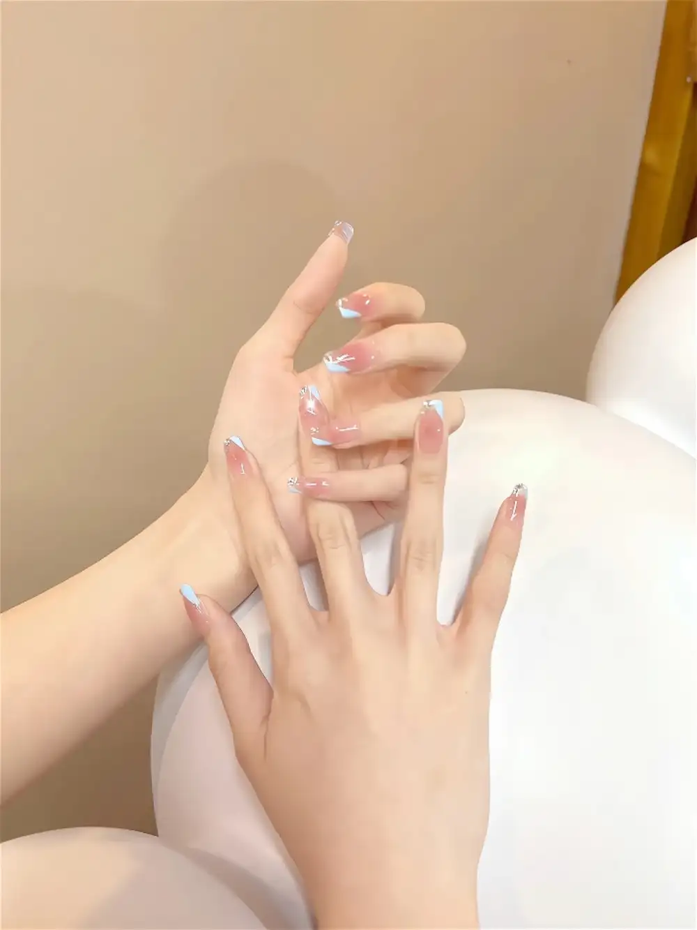 mẫu nail tay xinh nhẹ nhàng tinh tế 