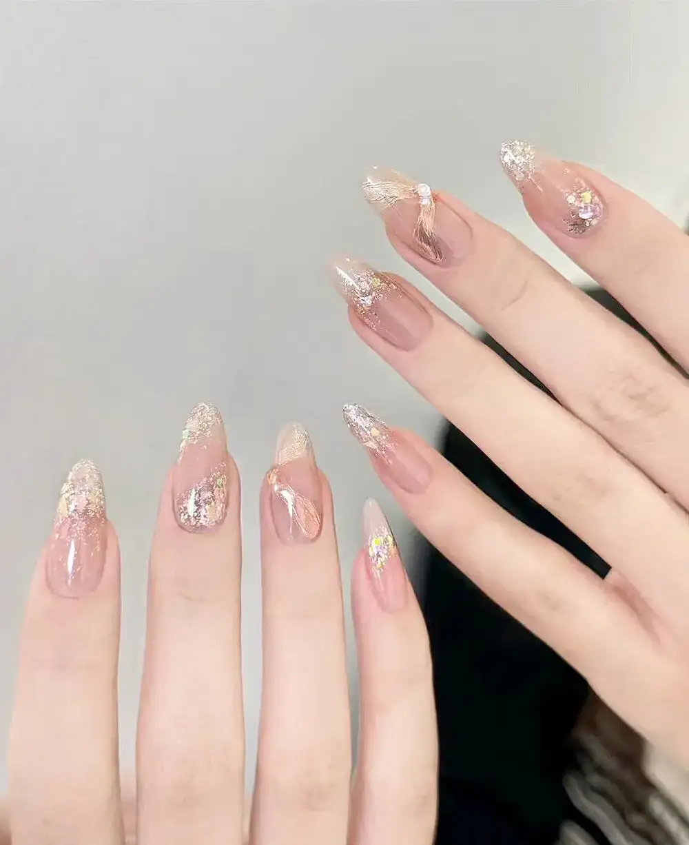 nail tay nhẹ nhàng cuốn hút