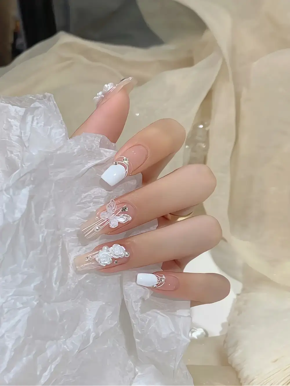 mẫu nail nhẹ nhàng tôn da tay thư thái