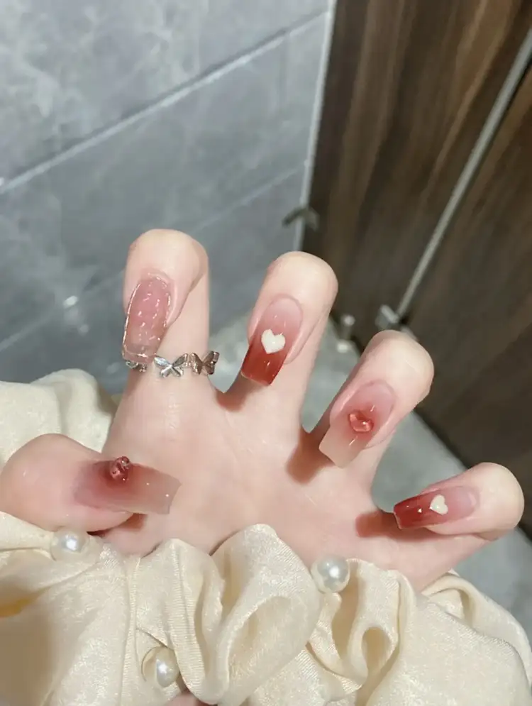 mẫu nail trái tim đẹp mơ mộng