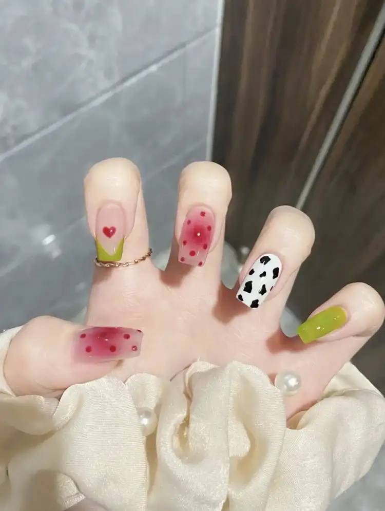 mẫu nail hình trái tim dễ thương, tinh tế