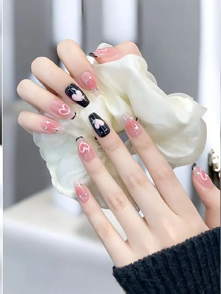 các mẫu nail trái tim đẹp sáng tạo