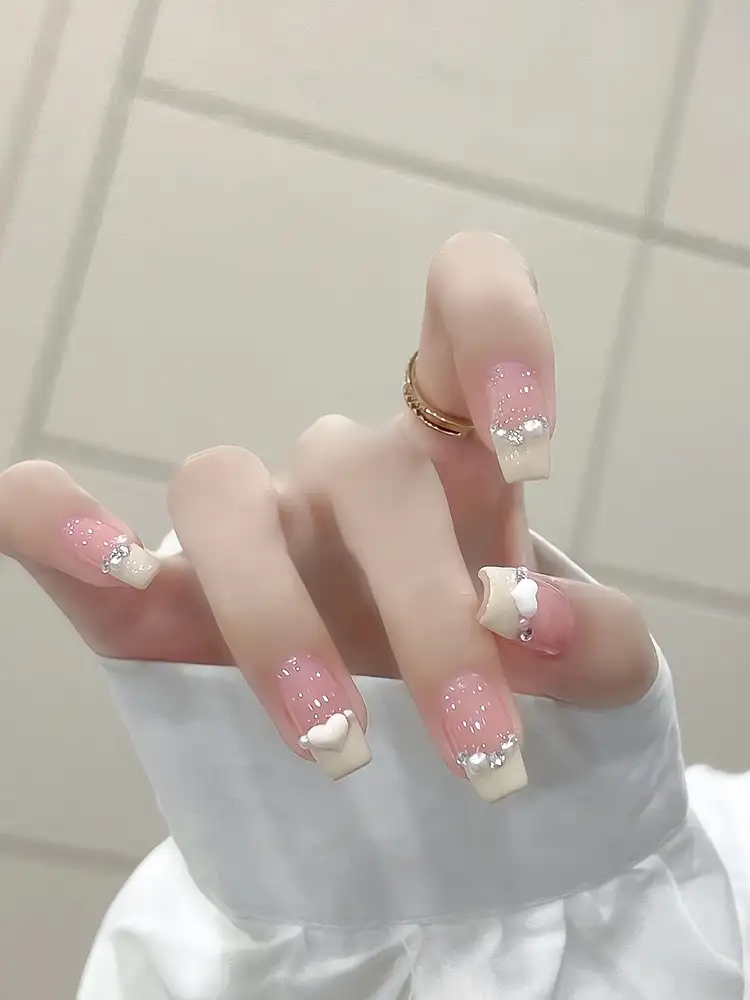 mẫu nail trái tim độc đáo