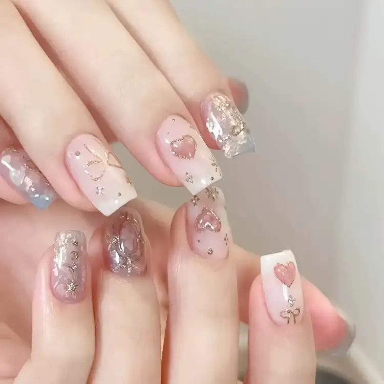 mẫu nail trái tim độc đáo và nổi bật