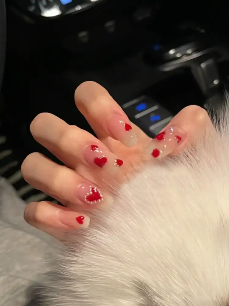 mẫu nail trái tim đẹp nhẹ nhàng