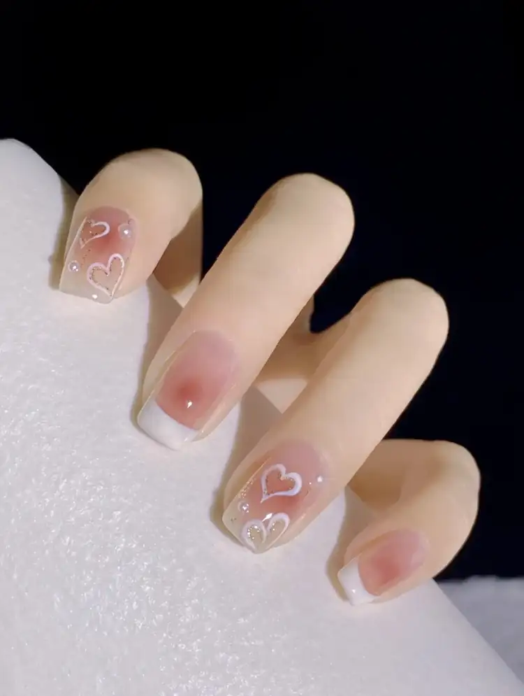 mẫu nail hình trái tim lãng mạn