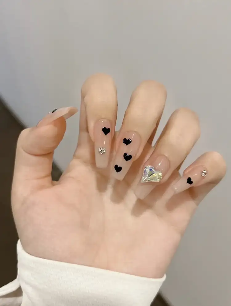 các mẫu nail trái tim đẹp độc đáo và sáng tạo