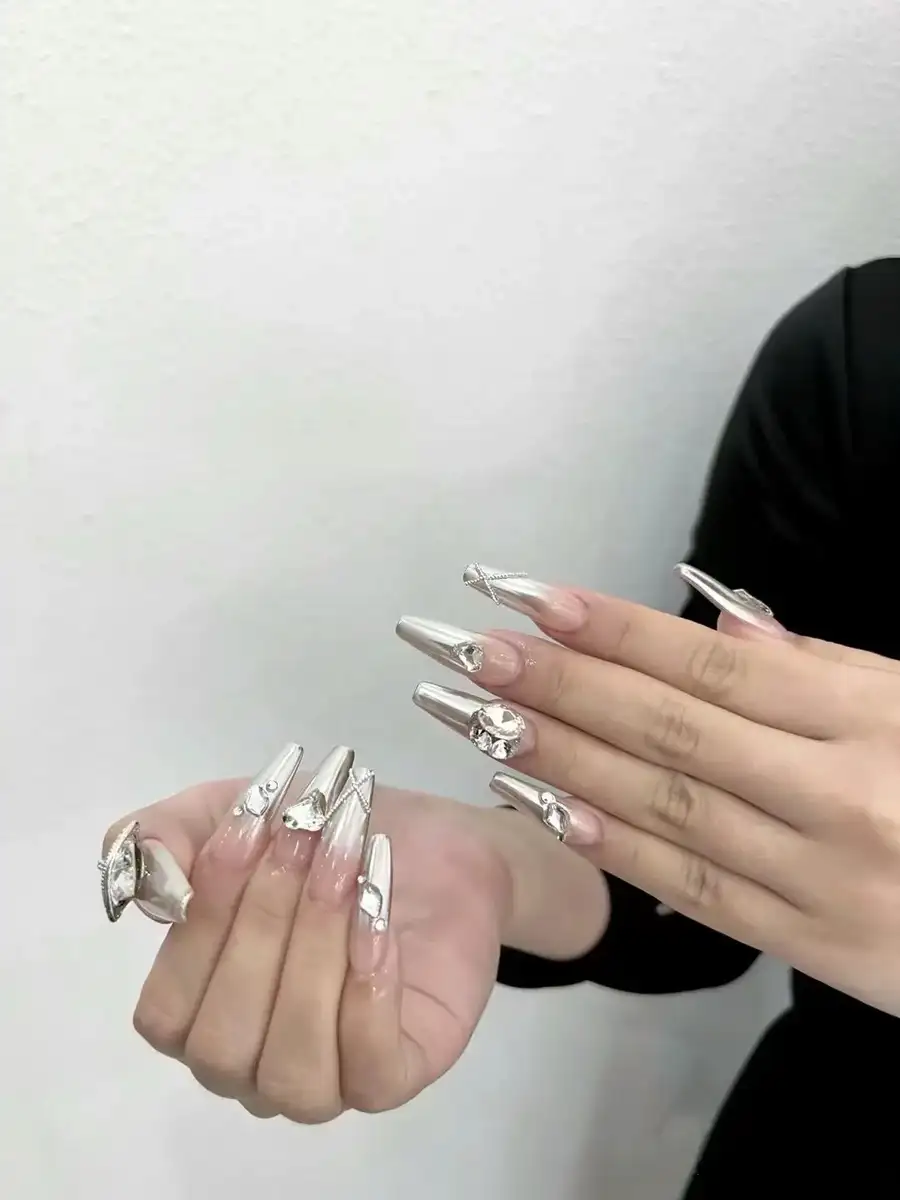 mẫu nail tráng gương sành điệu