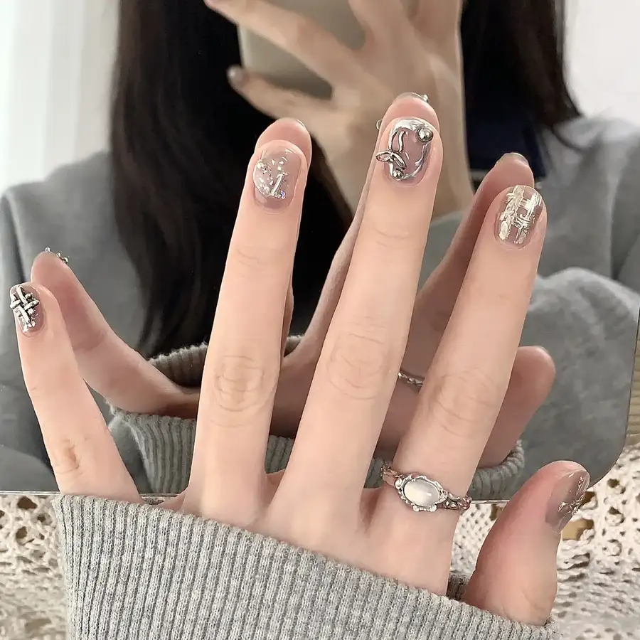 những mẫu nail tráng gương đẹp phá cách, độc đáo