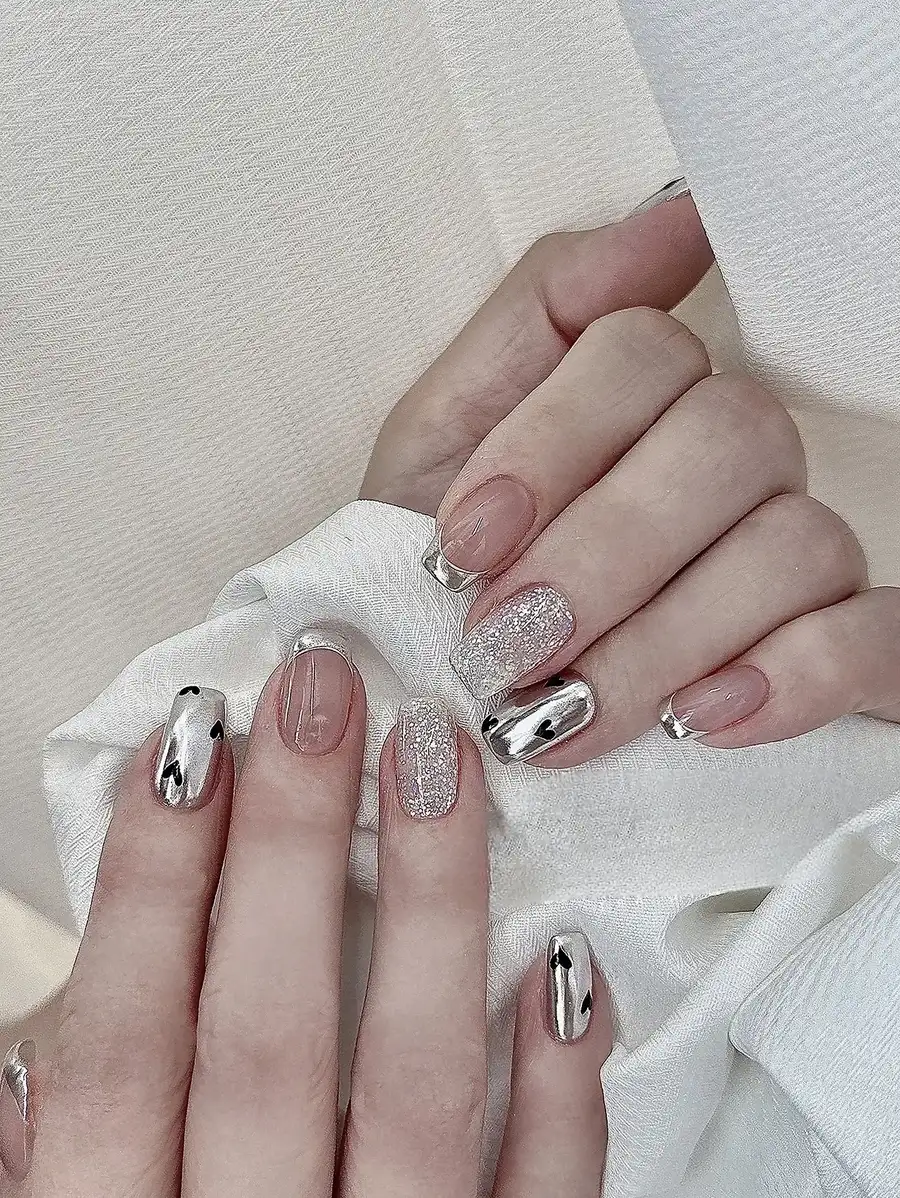 mẫu nail tráng gương cực quang đẹp kiêu sa