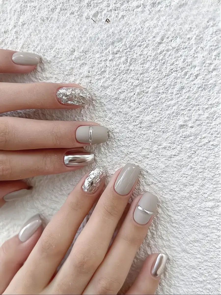 mẫu nail tráng gương bạc thu hút