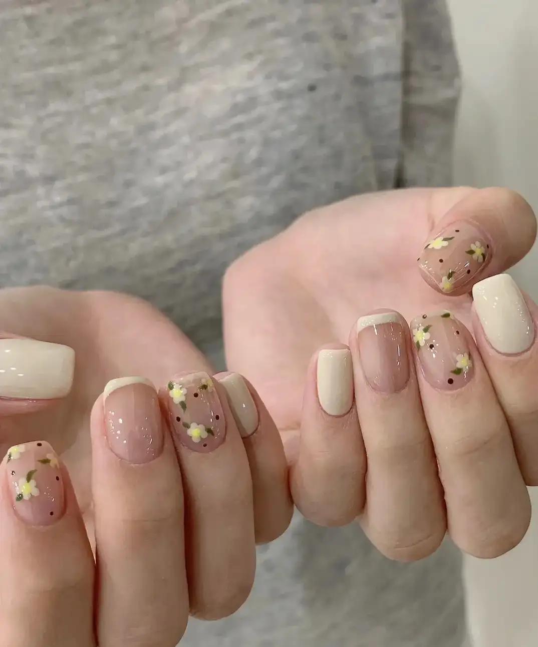 mẫu nail vẽ hoa đơn giản gần gũi với thiên nhiên