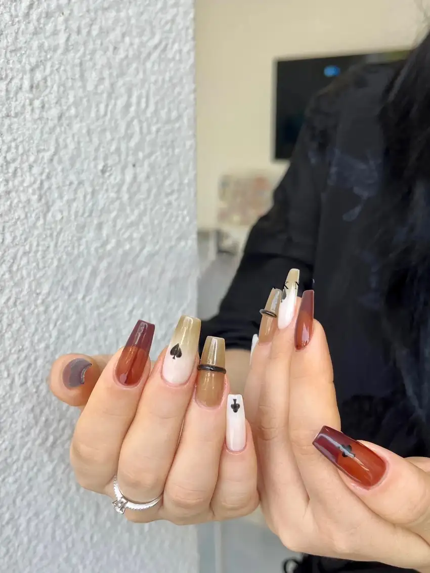 bộ nail hình lá bài quyến rũ