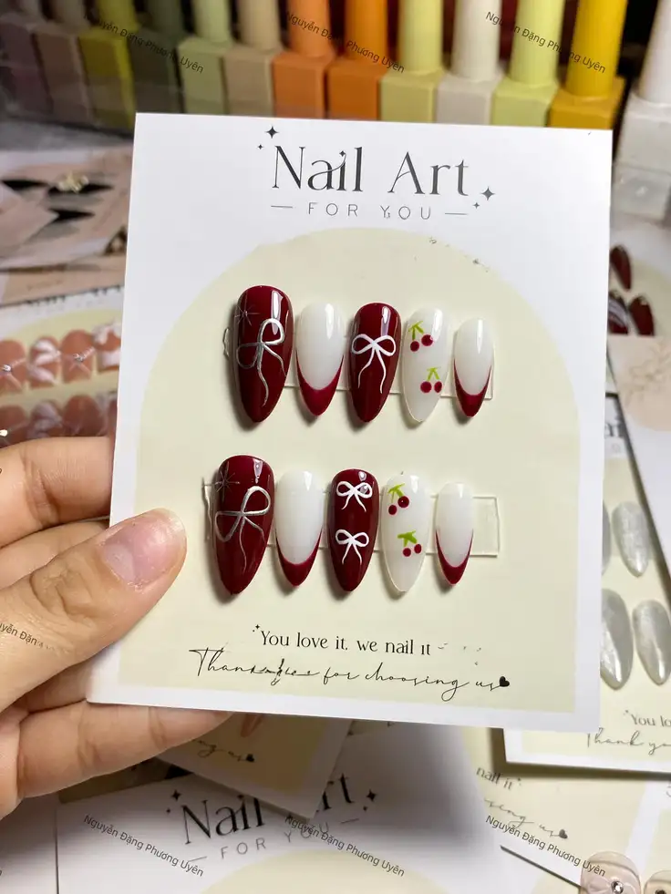 nail box đỏ nữ tính và dịu dàng