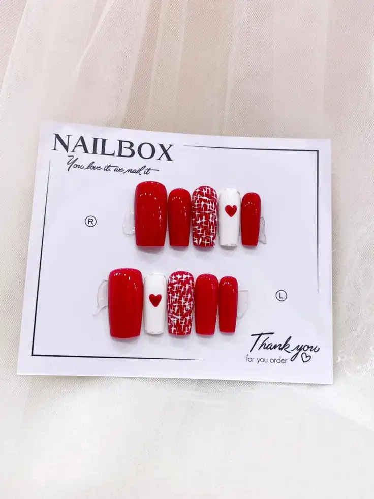 nail box đỏ thanh lịch