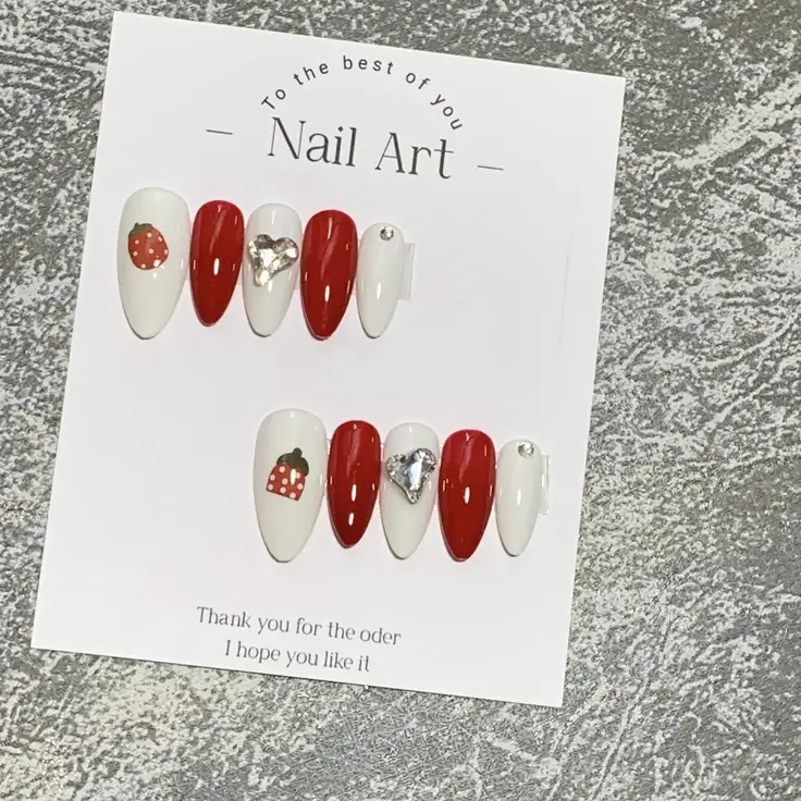 mẫu nail box đỏ nổi bật