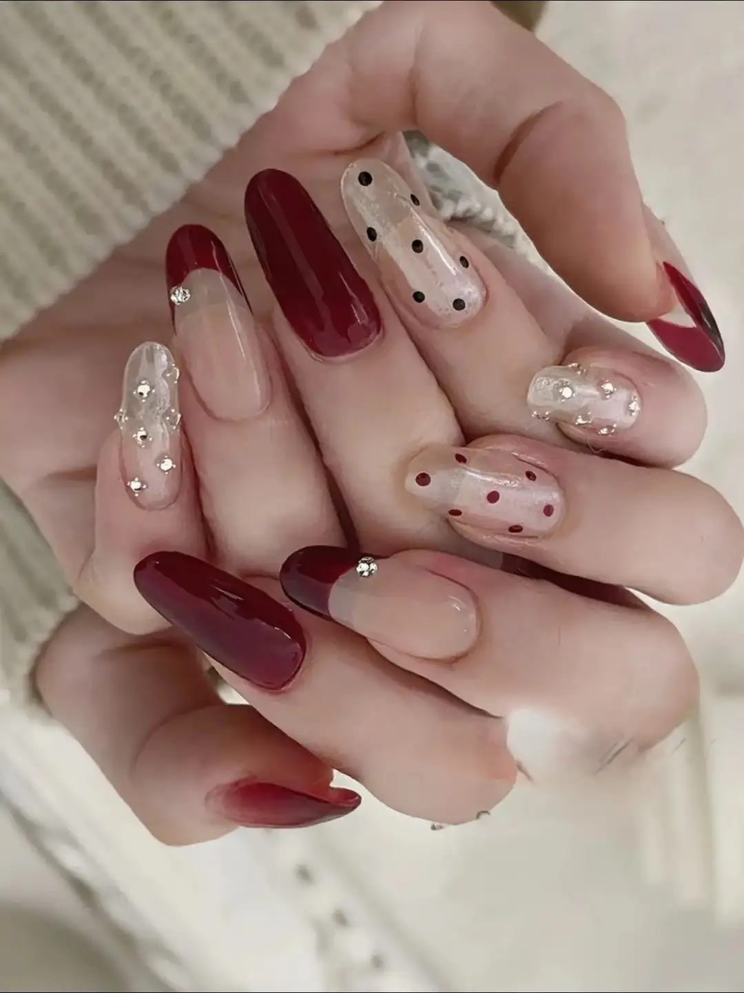 những mẫu nail chấm bi đẹp tươi tắn