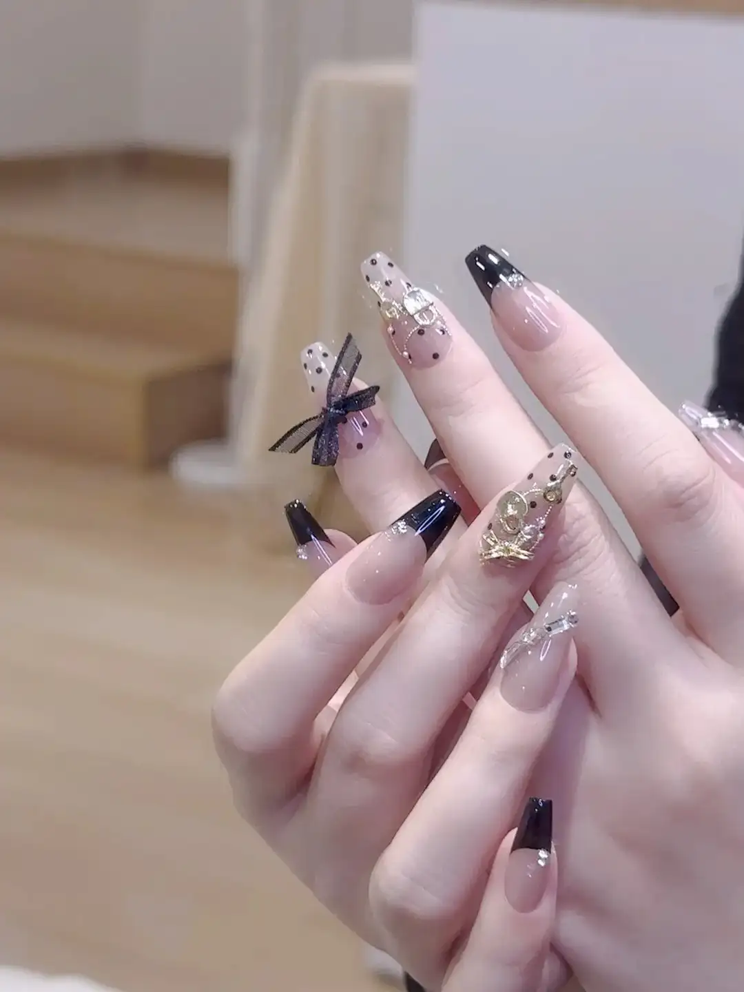 nail chấm bi mạnh mẽ