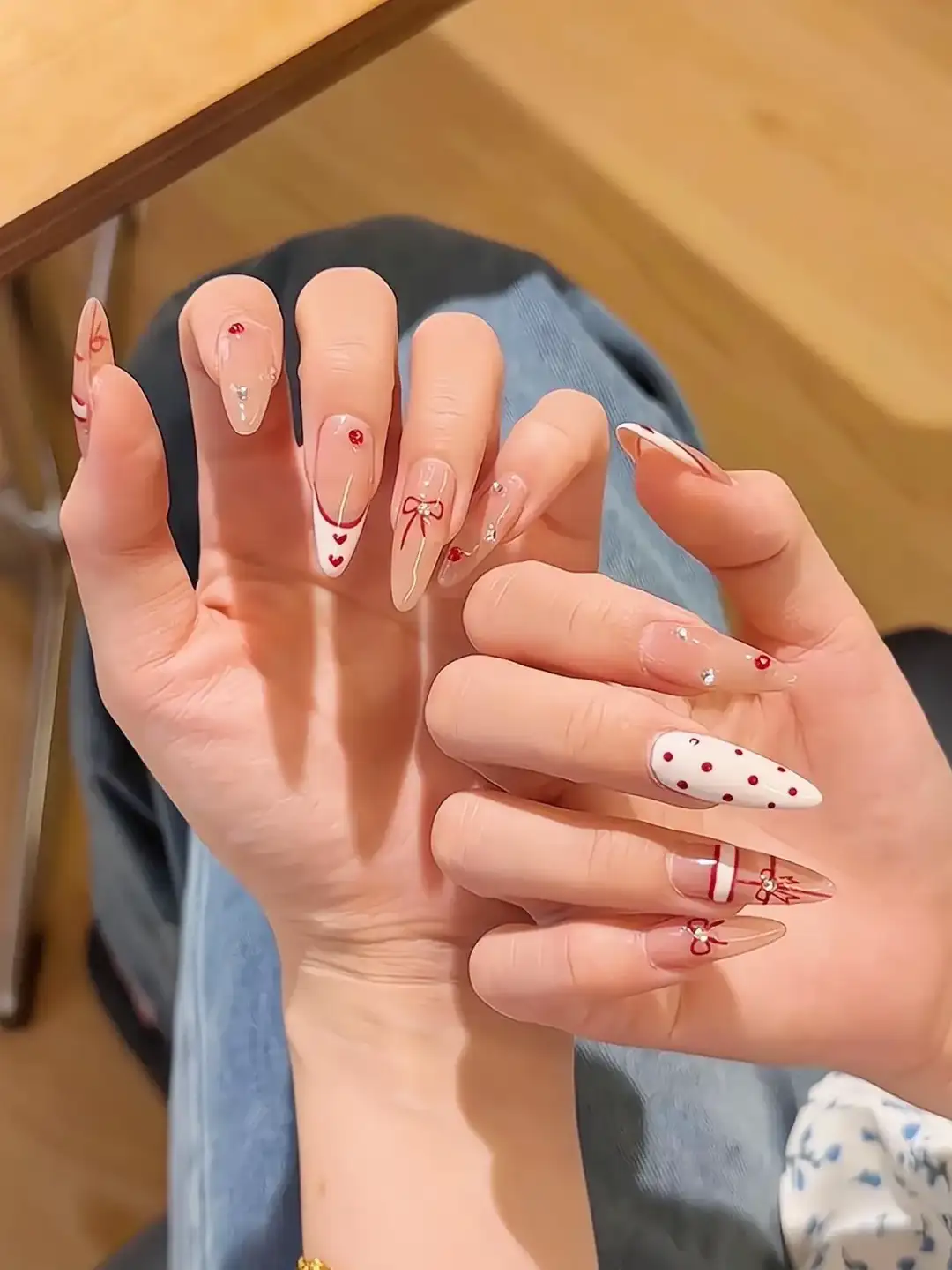 nail chấm bi đơn giản đẹp sang trọng