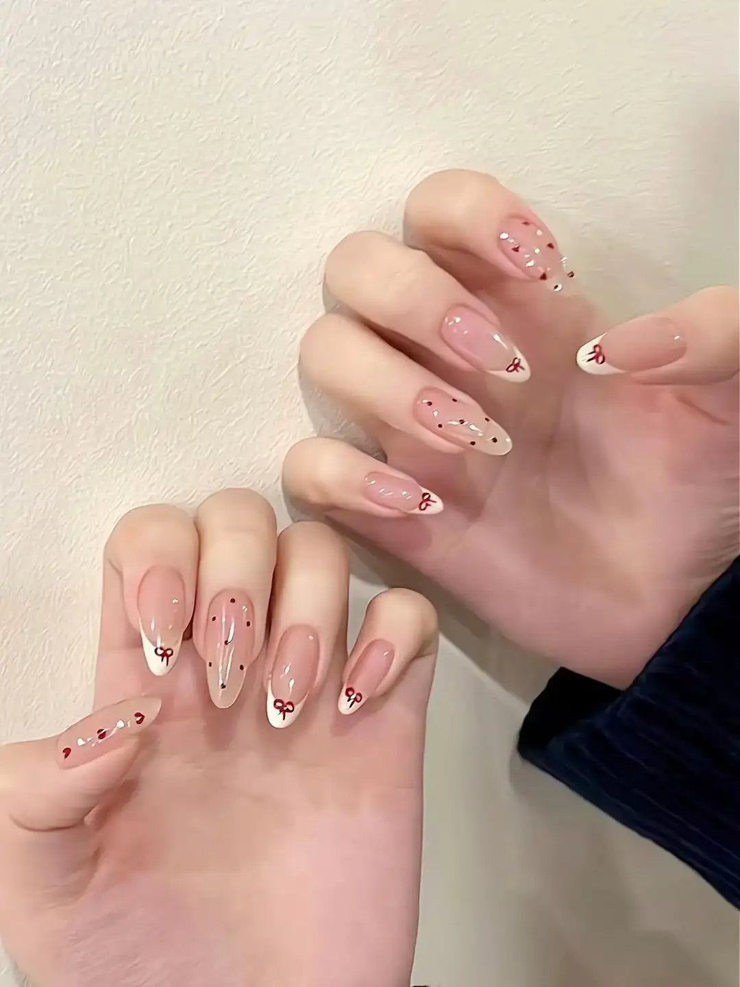 nail chấm bi dễ thương thanh lịch, quý phái