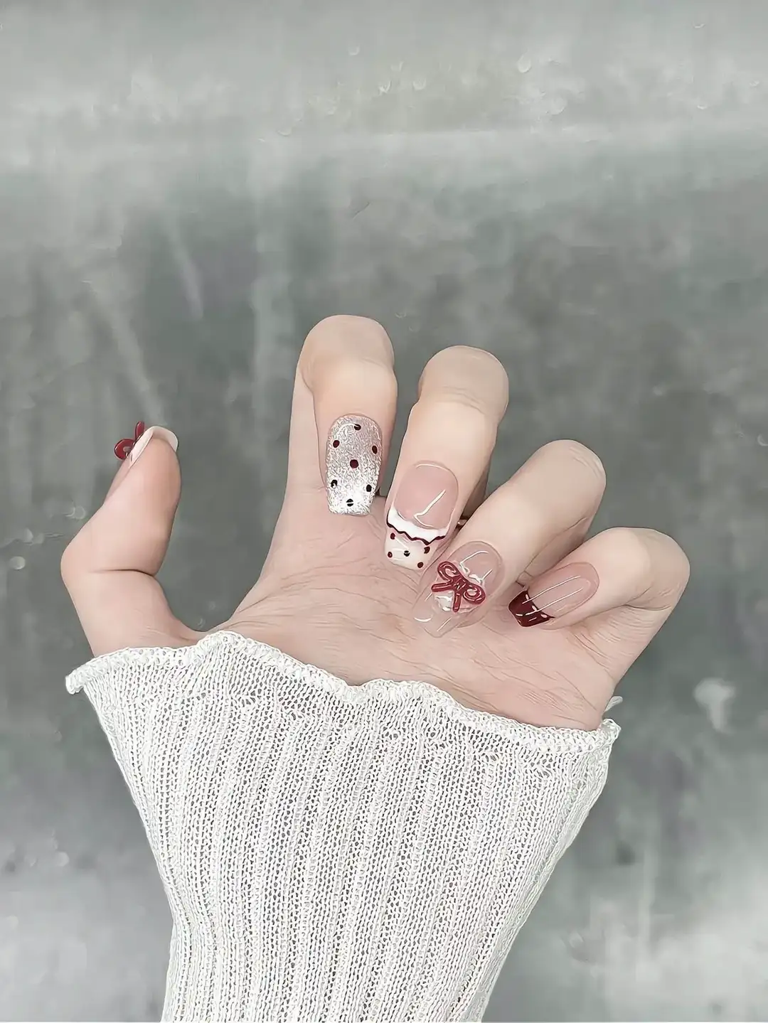 mẫu nail chấm bi xinh xắn