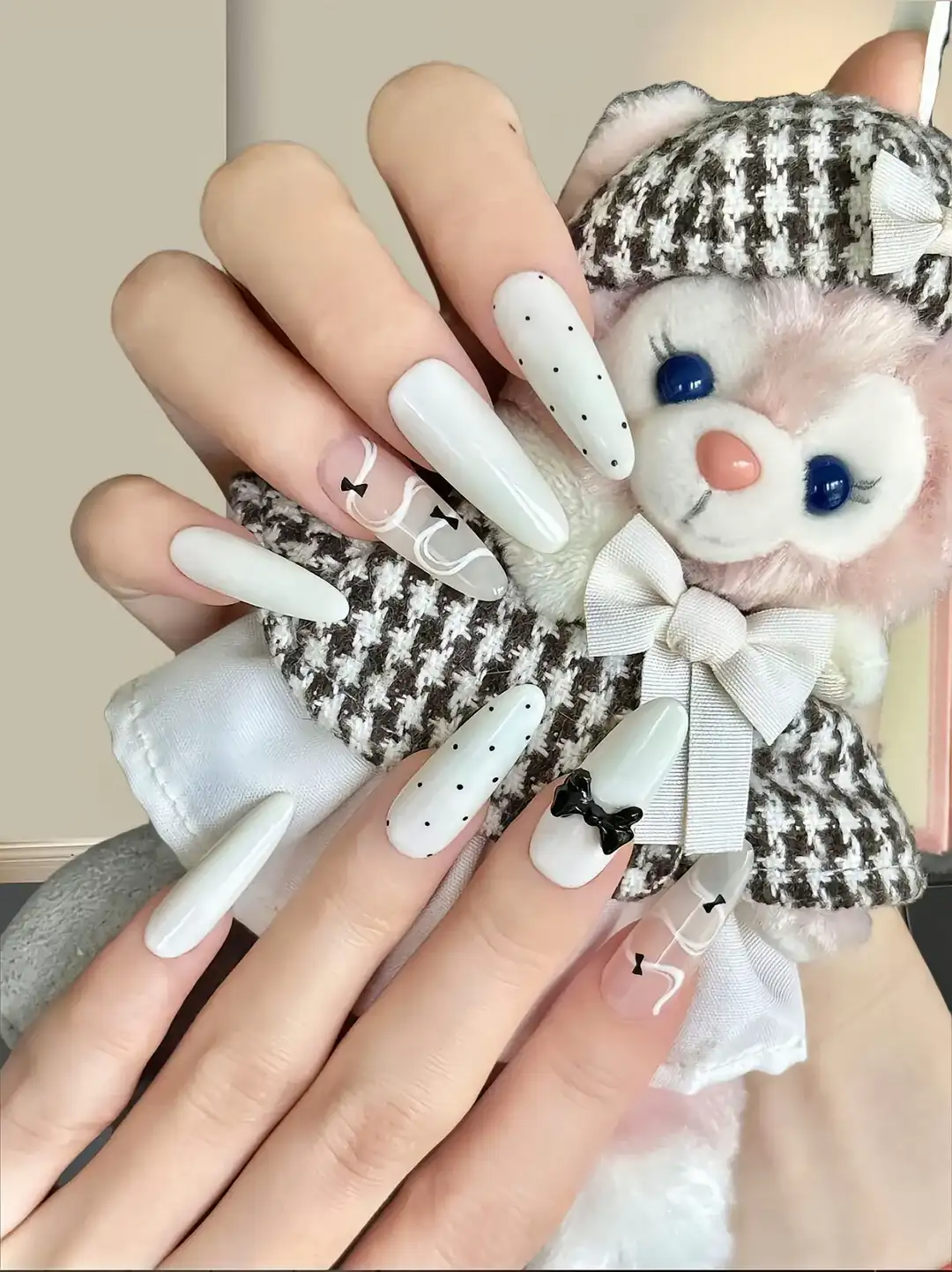 mẫu nail chấm bi đẹp ngọt ngào, đáng yêu