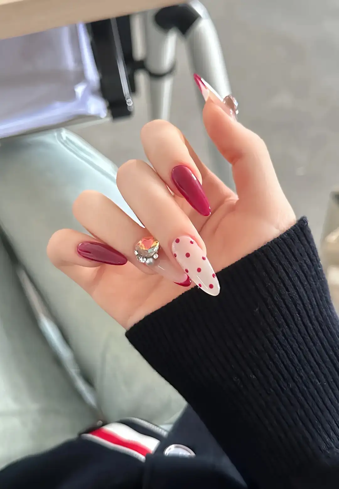 những mẫu nail chấm bi đẹp nổi bật