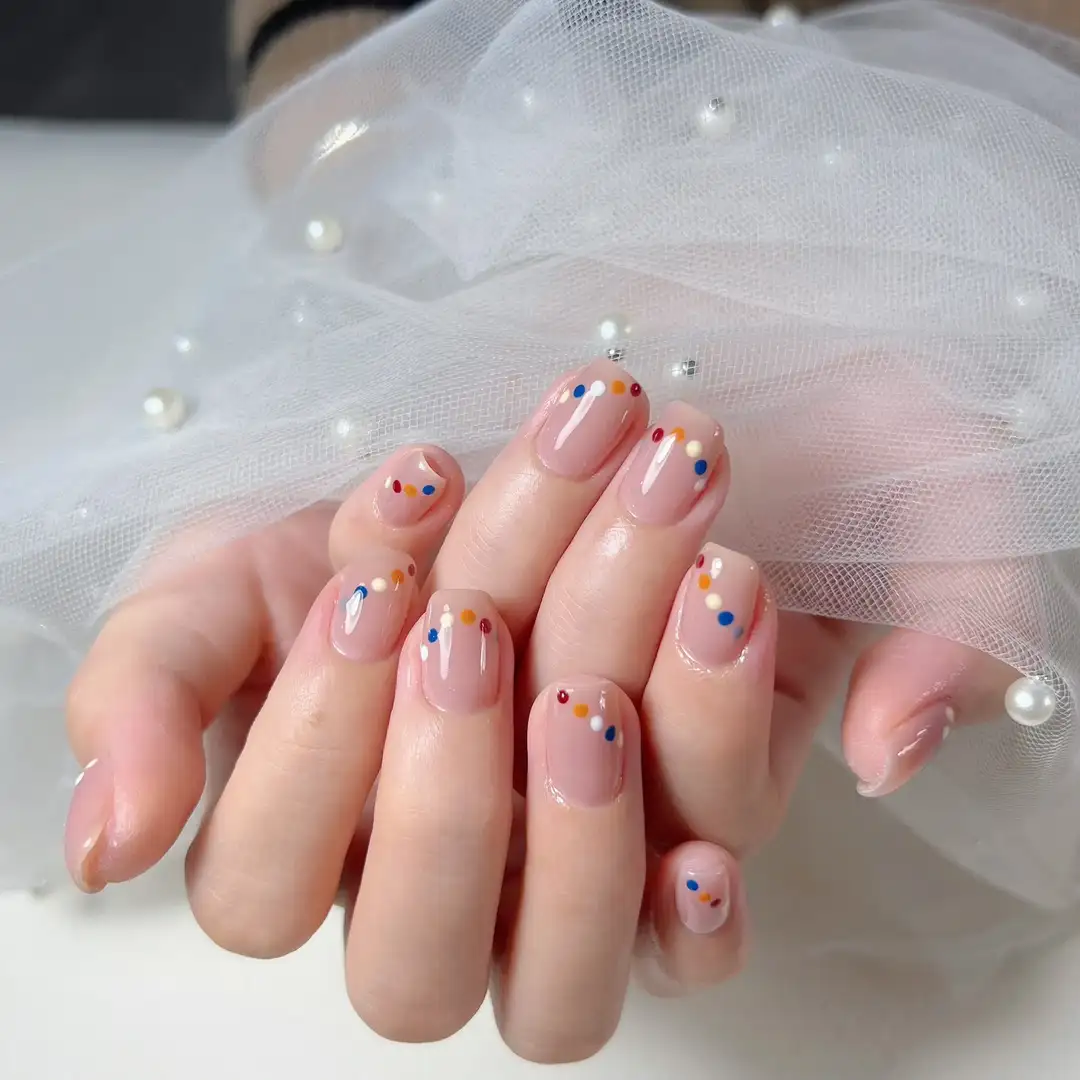 mẫu nail chấm bi phóng khoáng