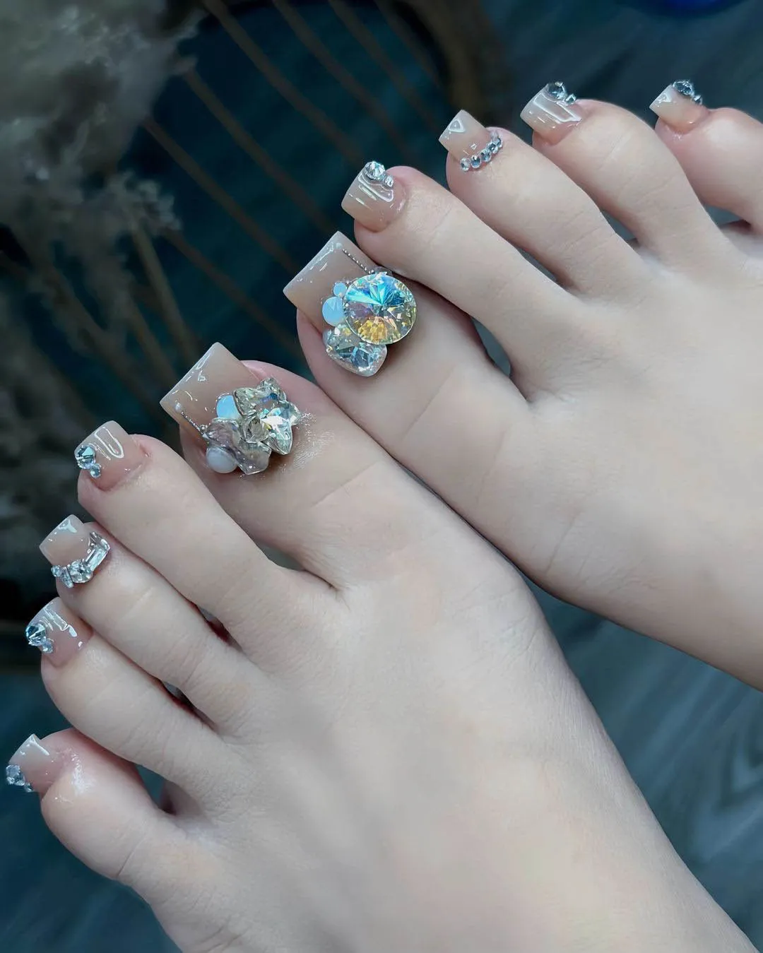 mẫu nail chân đính charm