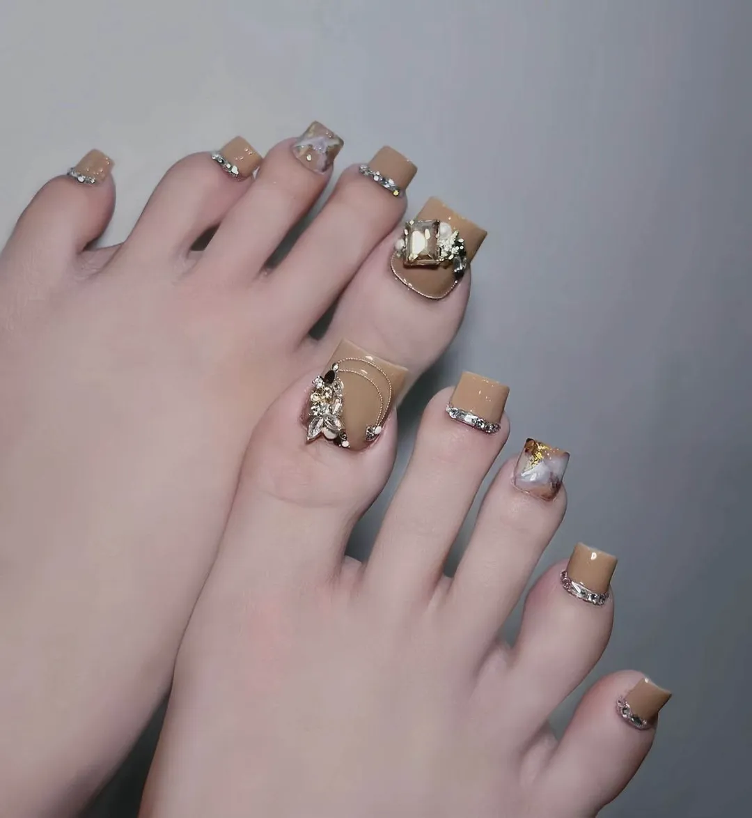 mẫu nail chân đính charm 1