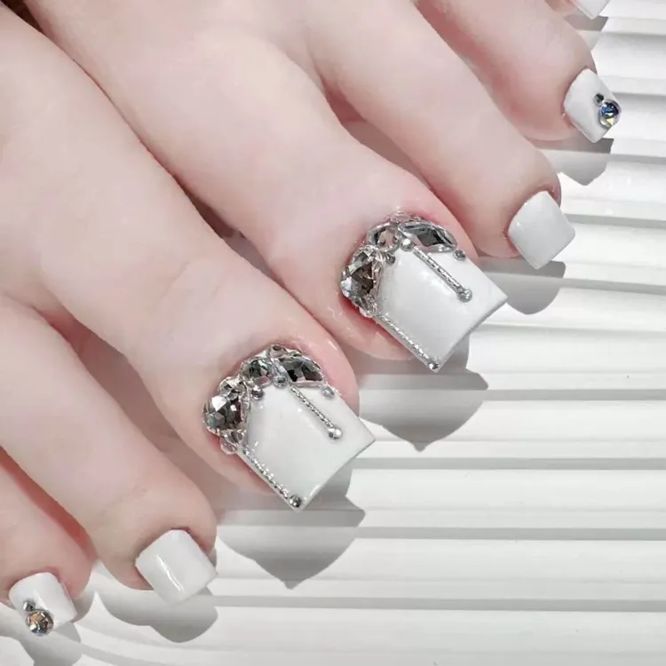 mẫu nail chân đính đá đẹp bắt mắt