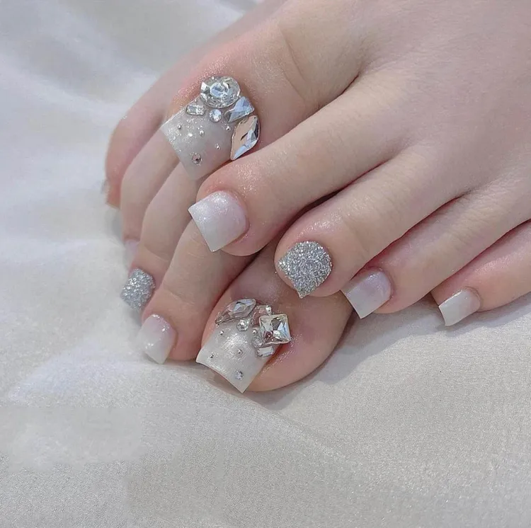 nail chân đính đá sang trọng đẹp