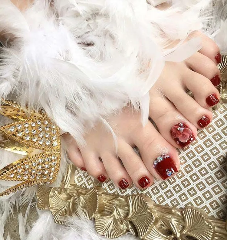 nail chân đính đá đơn giản bắt mắt