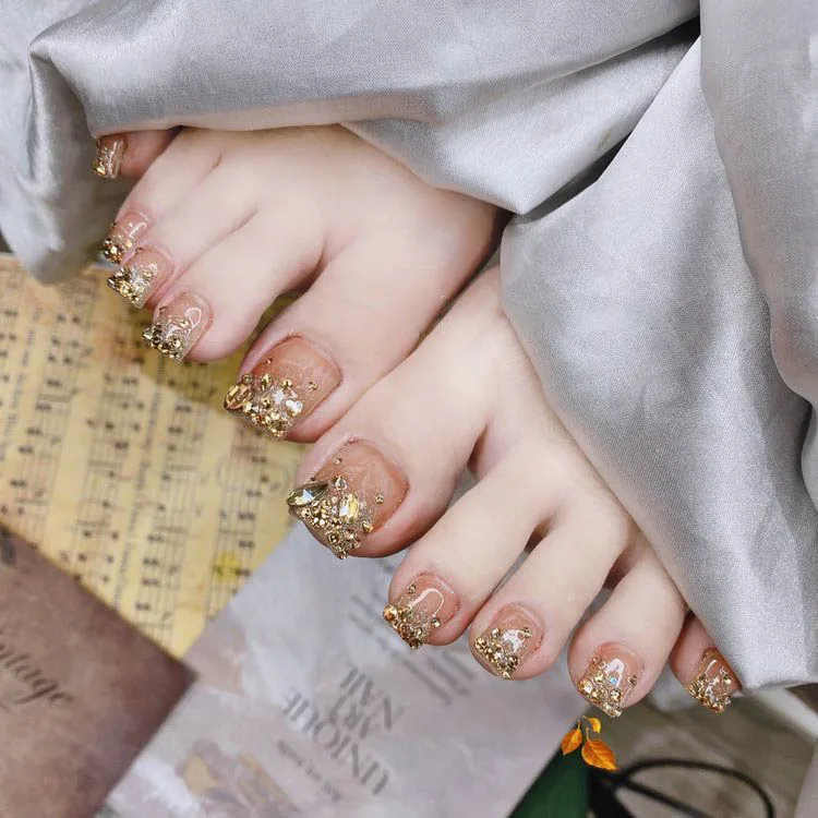 nail chân đính đá nhẹ nhàng