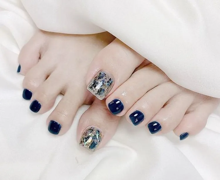 mẫu nail chân đính đá đẹp tinh tế