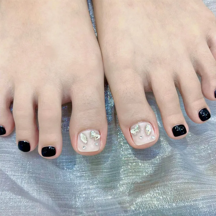 nail chân đính đá cuốn hút